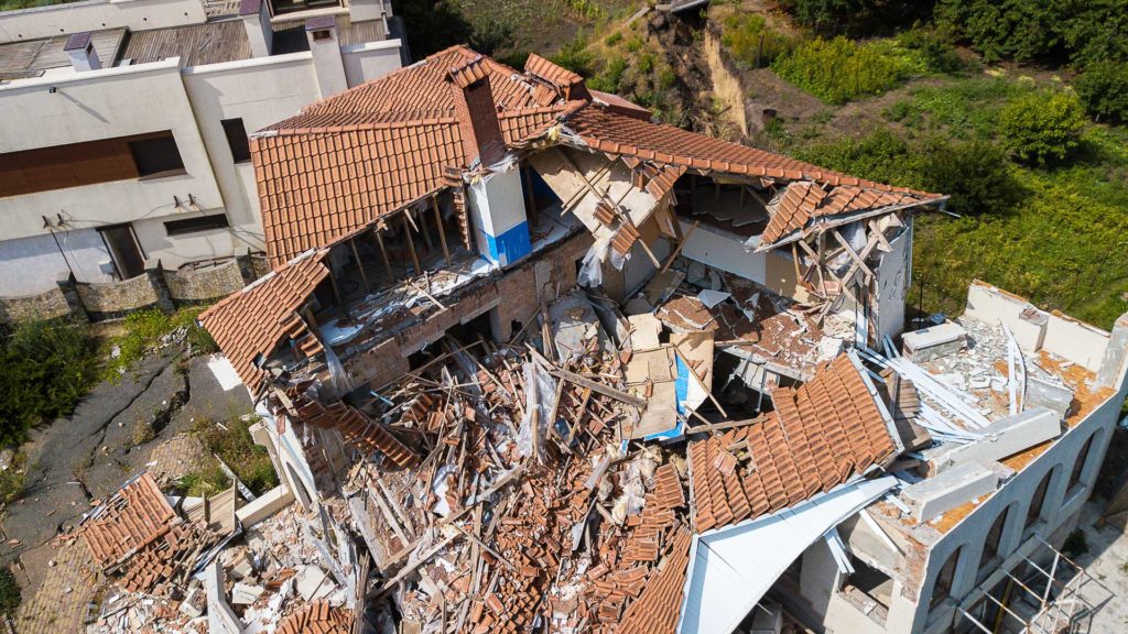 Image of house broken down the middle from an earthquake